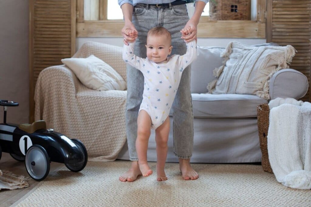 baby walks on knees